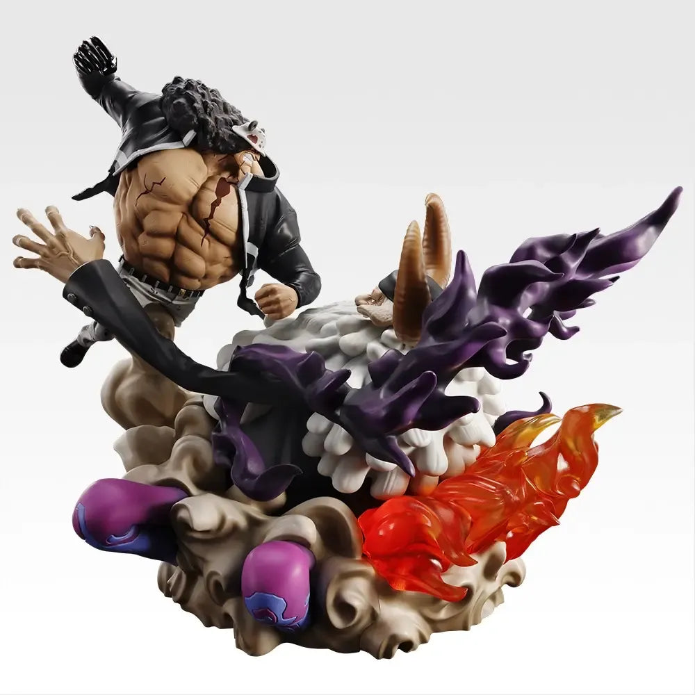 Figurine One Piece - Bartholomew Kuma vs. Saint Jay Saturn Garcia Future Island Egghead Burst of Energy Revible Moment