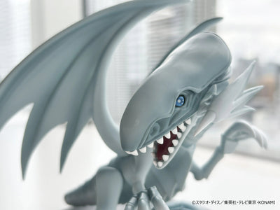 Blue-Eyes White Dragon figurine Yu-Gi-Oh