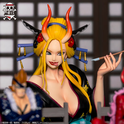 Figurine black maria femme araignee One Piece