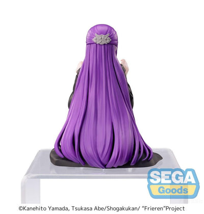 Figurine fern Frieren sitting