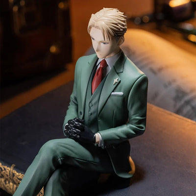 Spy x Family figurine Loid Forger perching